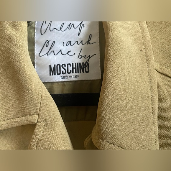 Vintage MOSCHINO Cheap & Chic Beige Belted Jacket Size 10 - Picture 9 of 10